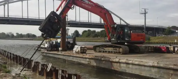 dam_anchoring_amsterdam_rhine_canal